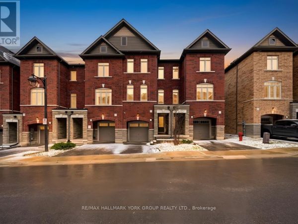 104 Gordon Circle , Newmarket (Gorham-College Manor), ON L3Y0C9