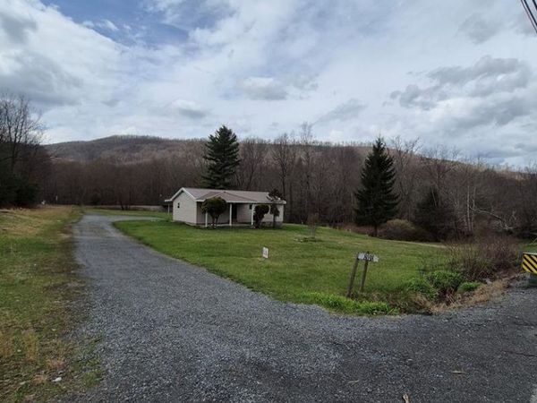 8038 Midland Trail W, HINES, WV 25958