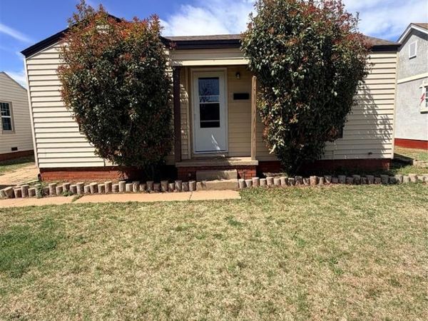 522 S 11th Street, Clinton, OK 73601