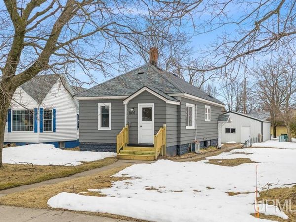 1006 Stephenson Avenue, Escanaba, MI 49829