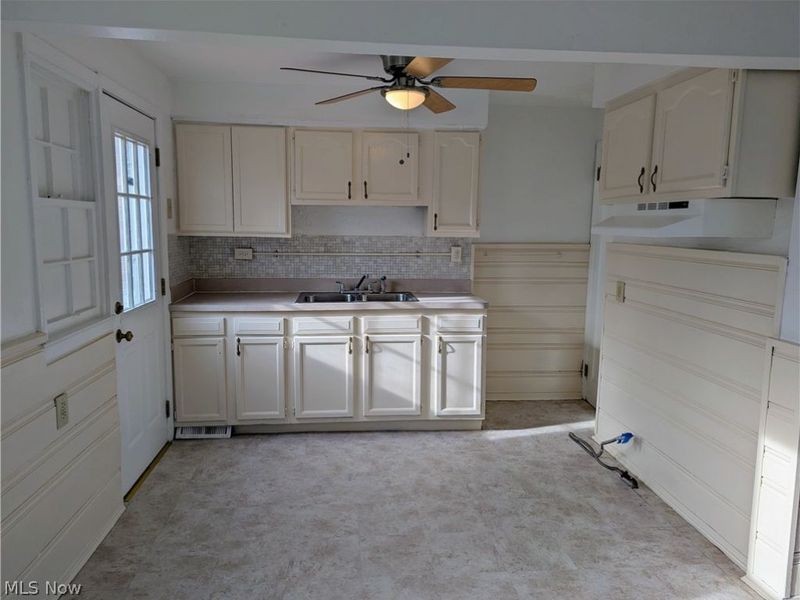 1492 E 250th Street, Euclid, OH 44117 Photo 3