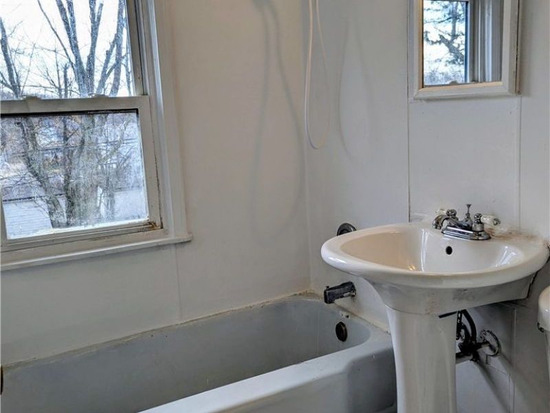 1492 E 250th Street, Euclid, OH 44117 Photo 6