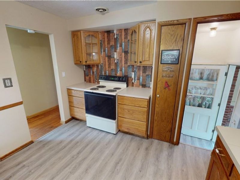 10750 Schwab Drive, Parma, OH 44130 Photo 12