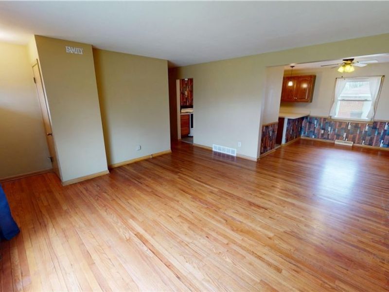 10750 Schwab Drive, Parma, OH 44130 Photo 4