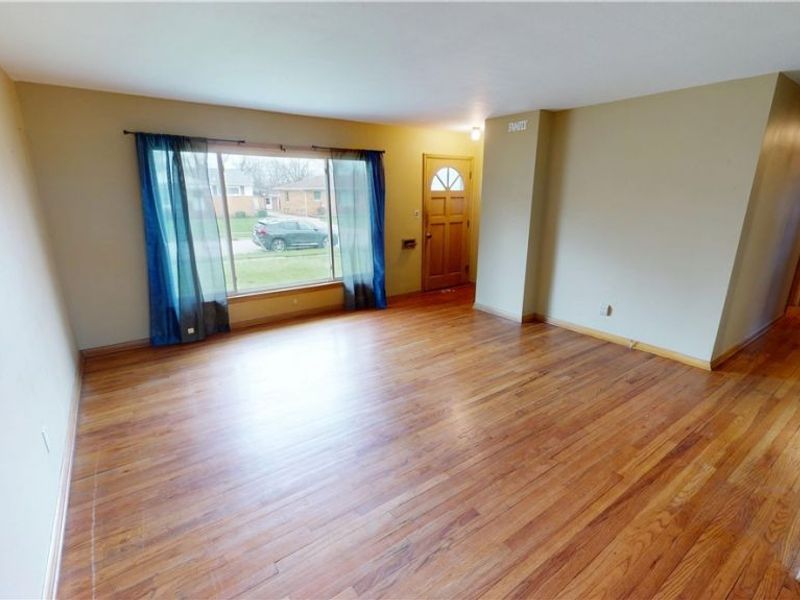 10750 Schwab Drive, Parma, OH 44130 Photo 6