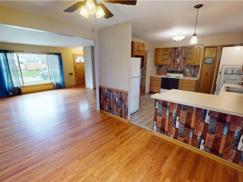 10750 Schwab Drive, Parma, OH 44130 Photo 9