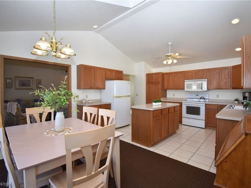 585 Creekside Drive , Hubbard, OH 44425 Photo 13