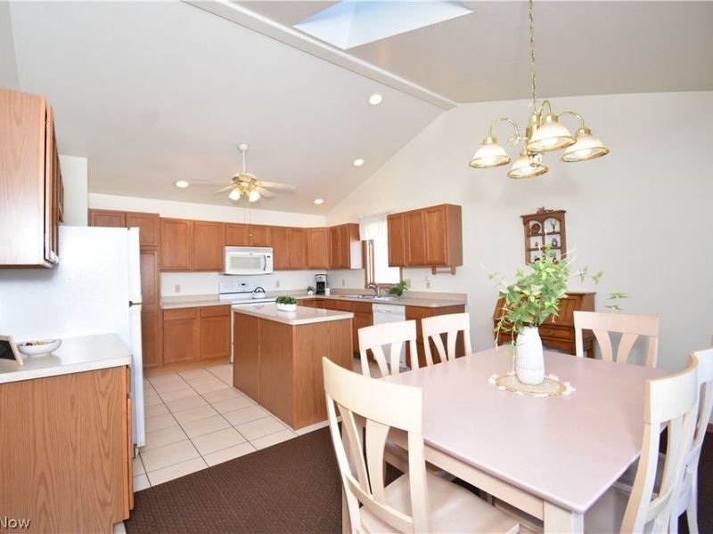 585 Creekside Drive , Hubbard, OH 44425 Photo 20