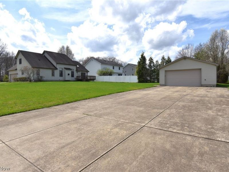 585 Creekside Drive , Hubbard, OH 44425 Photo 4