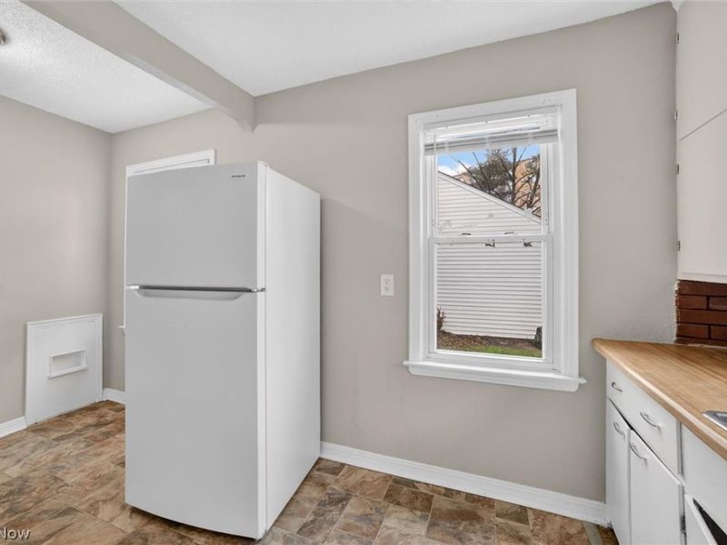 1568 Parker Drive, Mayfield Heights, OH 44124 Photo 10