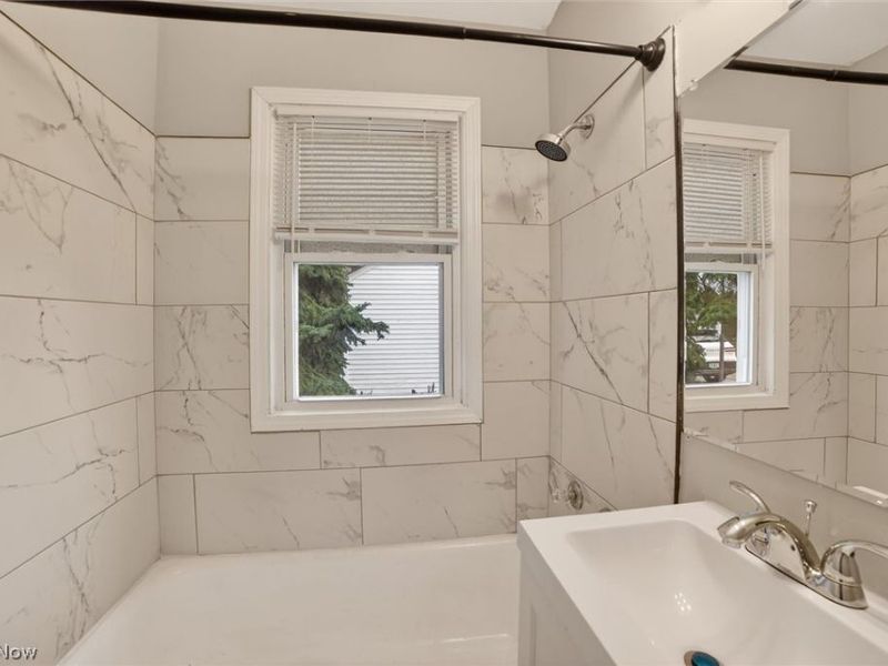 1568 Parker Drive, Mayfield Heights, OH 44124 Photo 12