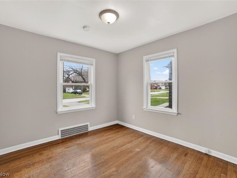 1568 Parker Drive, Mayfield Heights, OH 44124 Photo 13