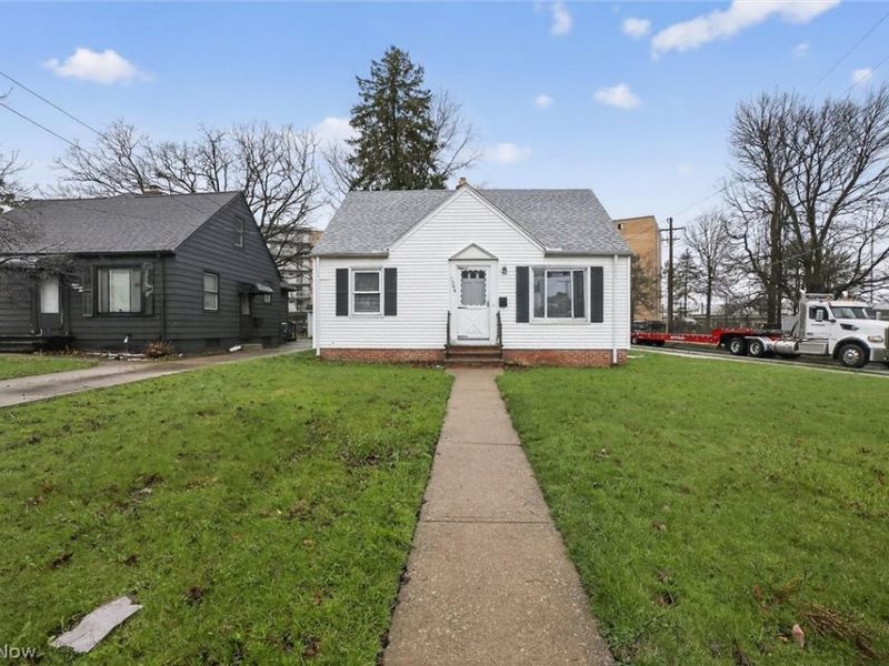 1568 Parker Drive, Mayfield Heights, OH 44124 Photo 2