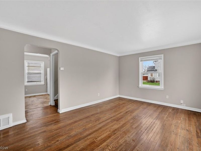 1568 Parker Drive, Mayfield Heights, OH 44124 Photo 4