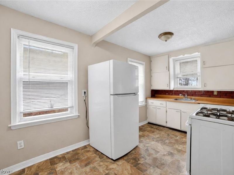 1568 Parker Drive, Mayfield Heights, OH 44124 Photo 5