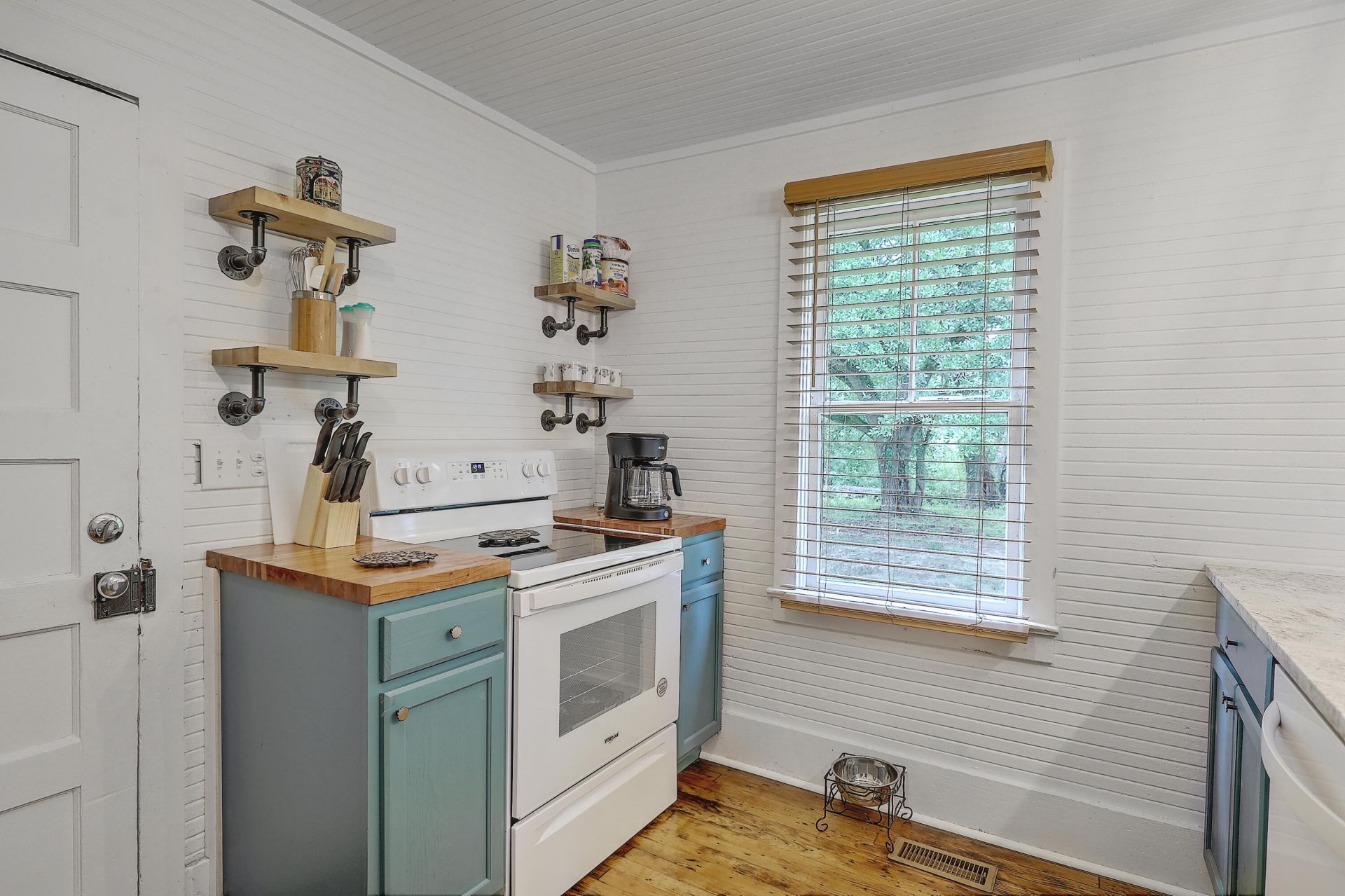 292 Greyback Road Photo 16