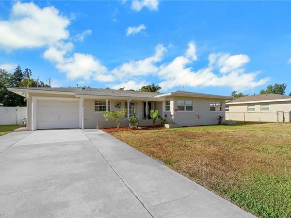 752 Coral DR, CAPE CORAL, FL 33904