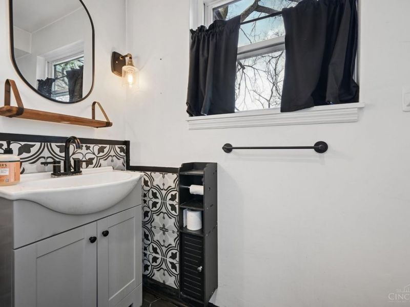 24 E Sharon Road, Glendale, OH 45246 Photo 14