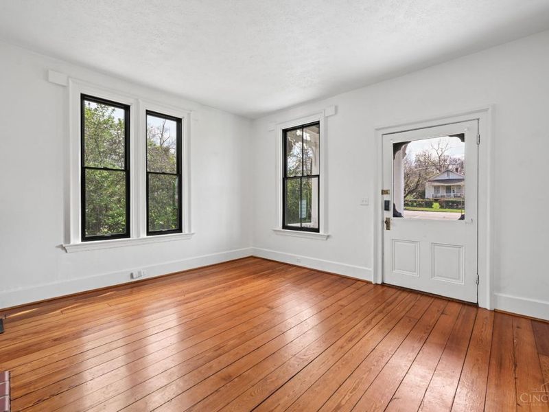 24 E Sharon Road, Glendale, OH 45246 Photo 4