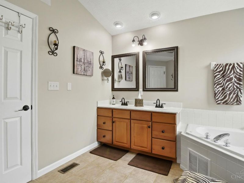 6152 Spring Lake Drive, Fairfield Twp, OH 45011 Photo 27