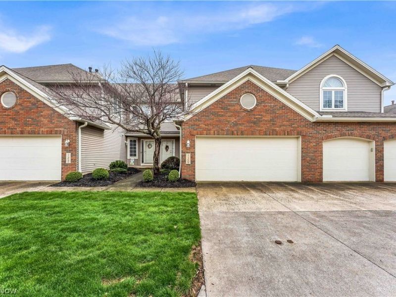 120 Ambleside Way , Amherst, OH 44001 Photo 1