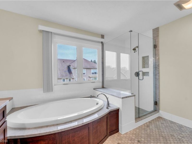 120 Ambleside Way , Amherst, OH 44001 Photo 20