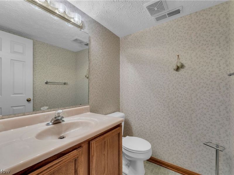 120 Ambleside Way , Amherst, OH 44001 Photo 22