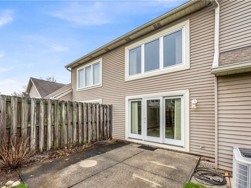 120 Ambleside Way , Amherst, OH 44001 Photo 29