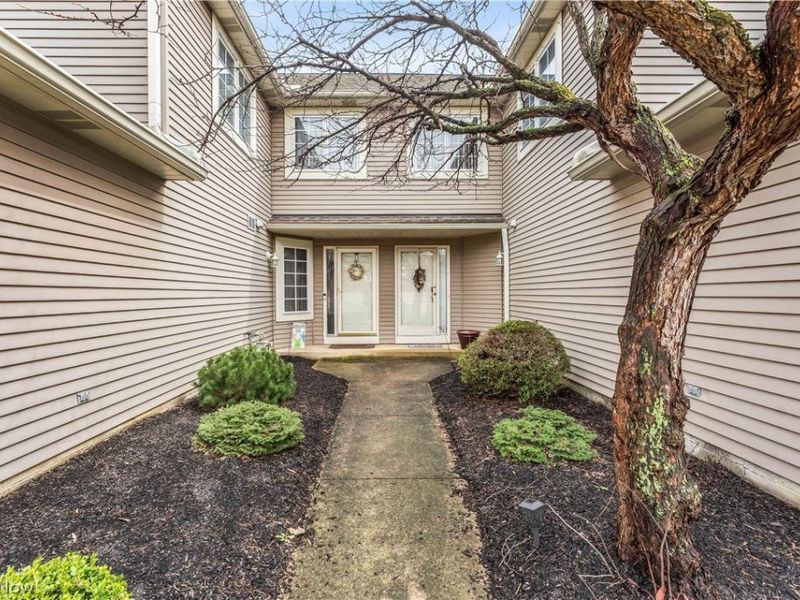 120 Ambleside Way , Amherst, OH 44001 Photo 3