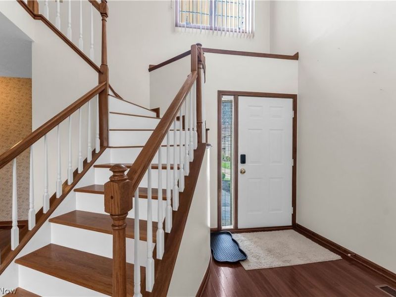 120 Ambleside Way , Amherst, OH 44001 Photo 4