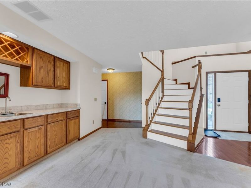 120 Ambleside Way , Amherst, OH 44001 Photo 6