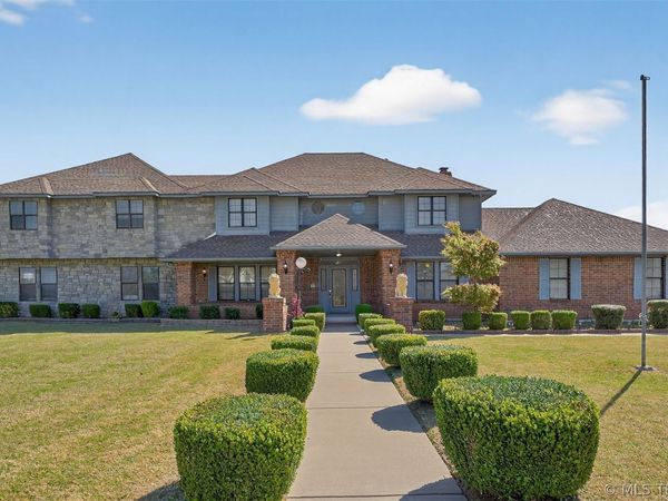 1606 NE Oakridge Drive, Claremore, OK 74017