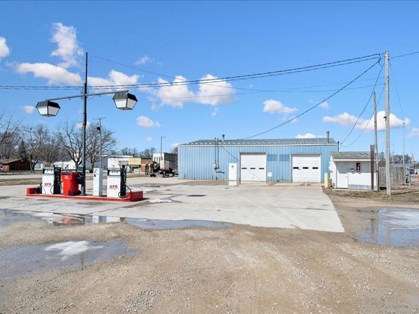 000 SE Second Street SE, Melcher Dallas, IA 50163