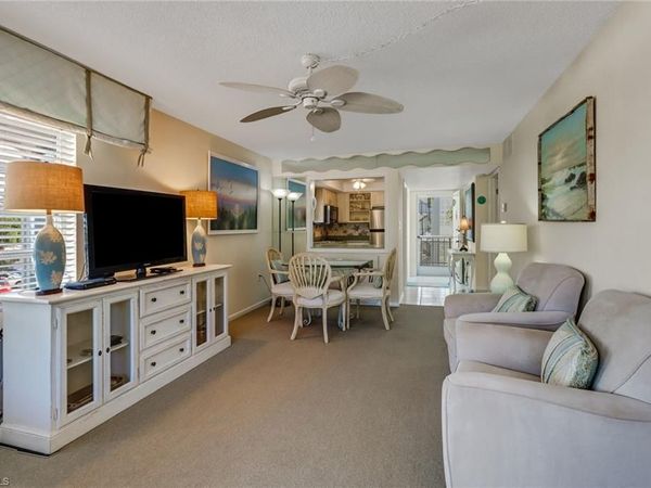 5 High Point CIR W, Unit 211, NAPLES, FL 34103