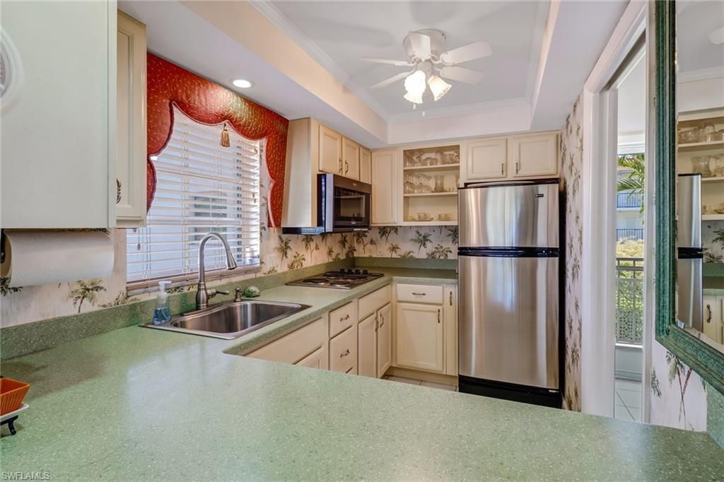 5 High Point Cir W, Unit 211, Naples, FL 34103 Photo