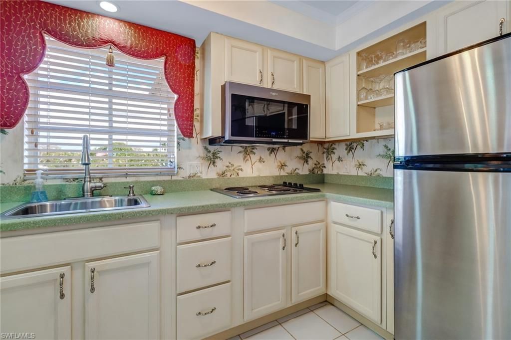 5 High Point Cir W, Unit 211, Naples, FL 34103 Photo