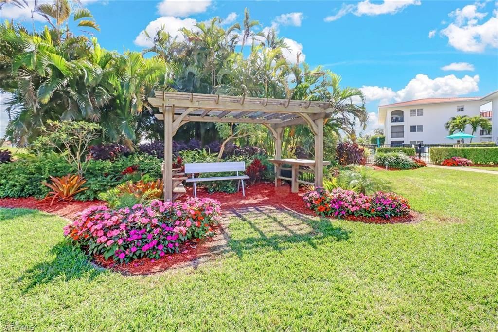 5 High Point Cir W, Unit 211, Naples, FL 34103 Photo