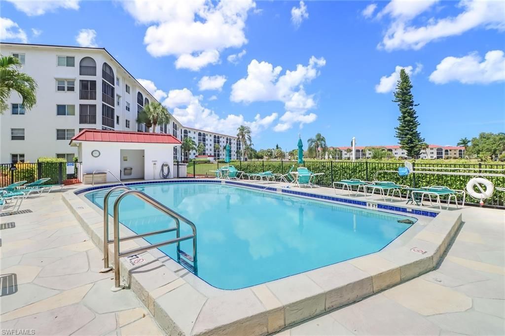 5 High Point Cir W, Unit 211, Naples, FL 34103 Photo