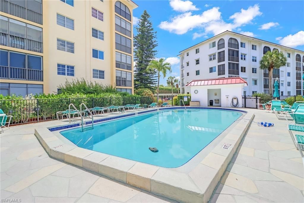5 High Point Cir W, Unit 211, Naples, FL 34103 Photo