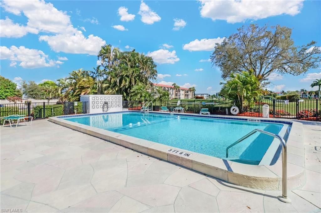 5 High Point Cir W, Unit 211, Naples, FL 34103 Photo