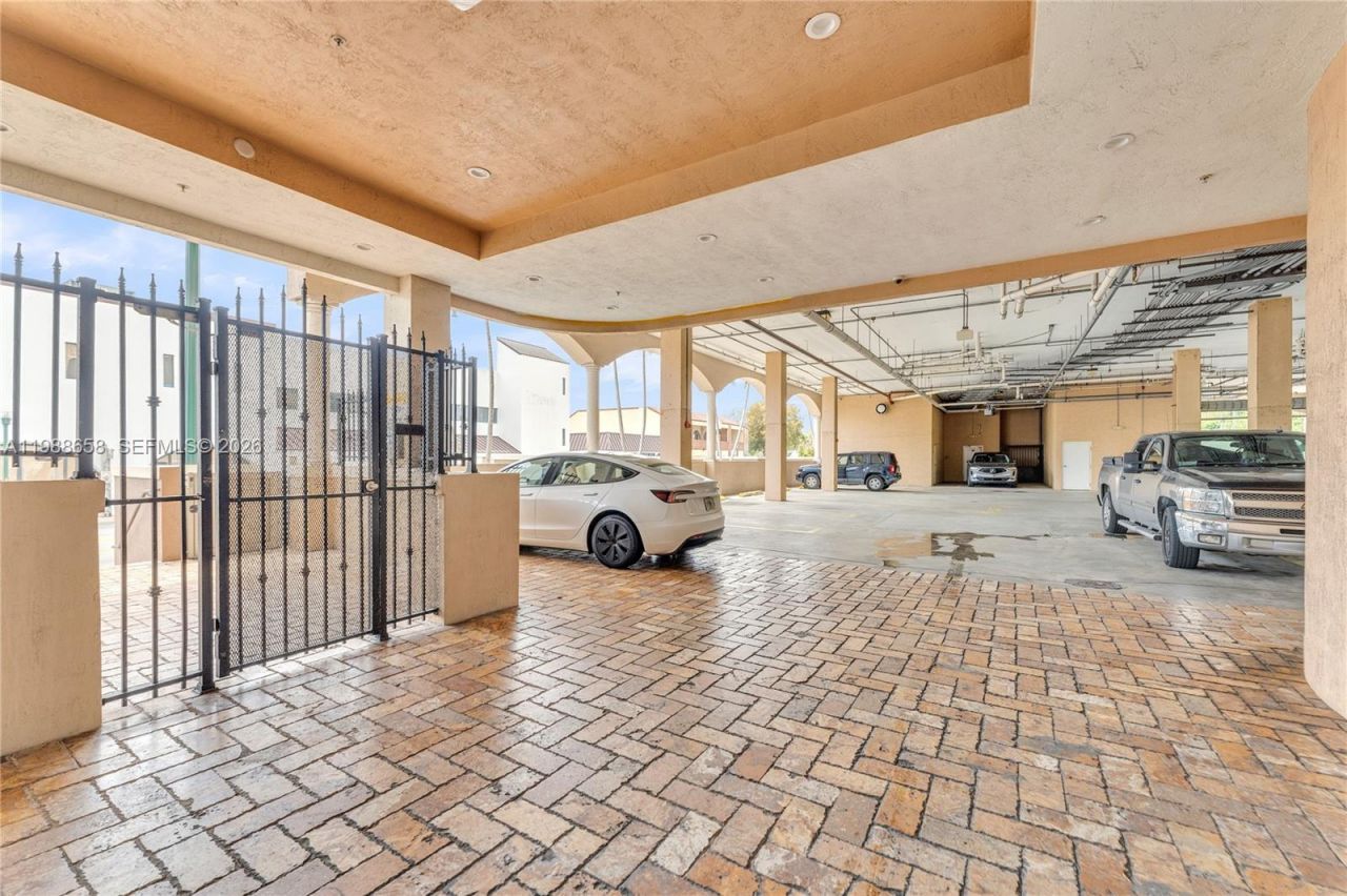 5271 SW 8th St , Unit 212, Miami, FL 33134 Photo