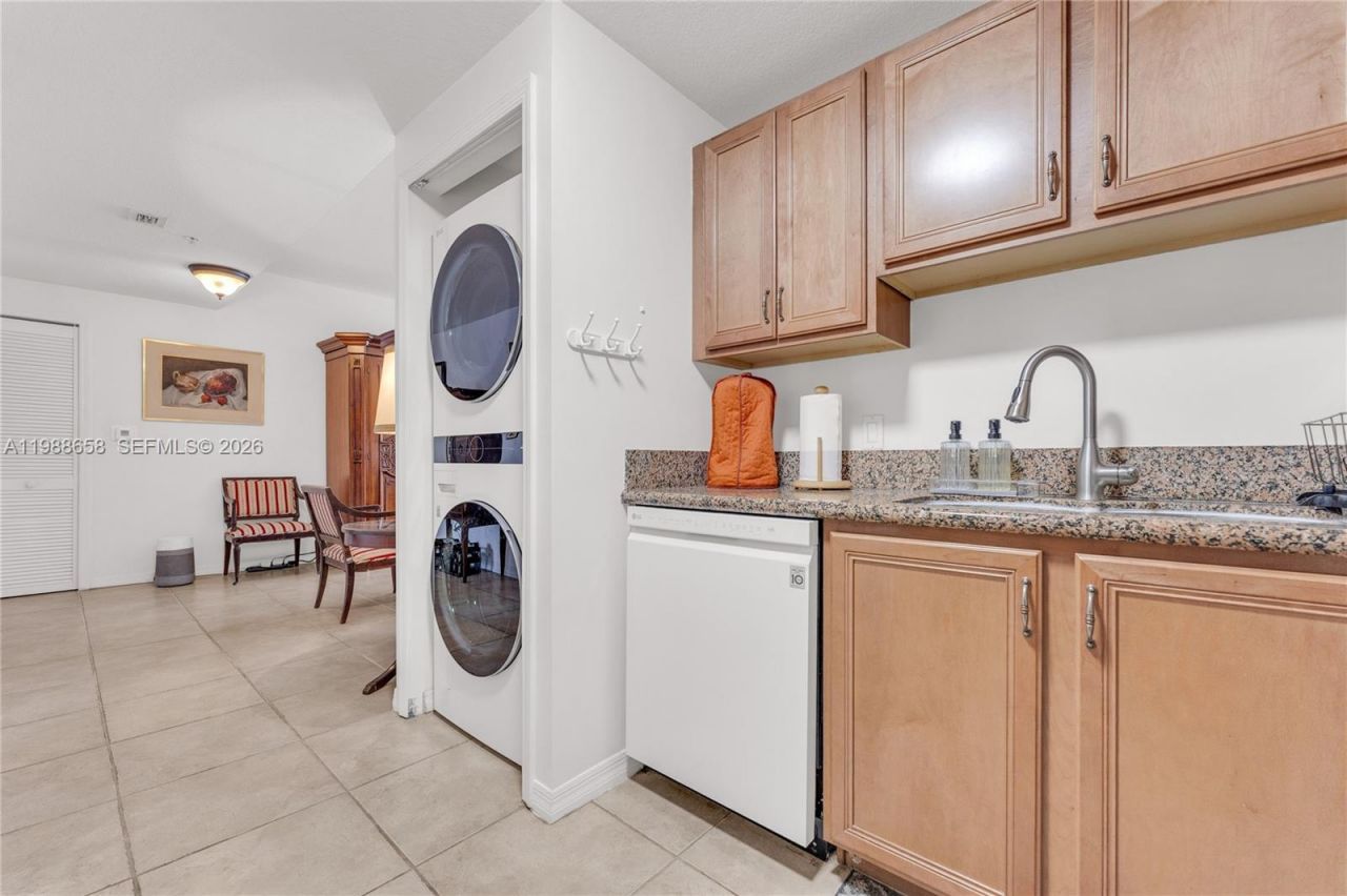 5271 SW 8th St , Unit 212, Miami, FL 33134 Photo