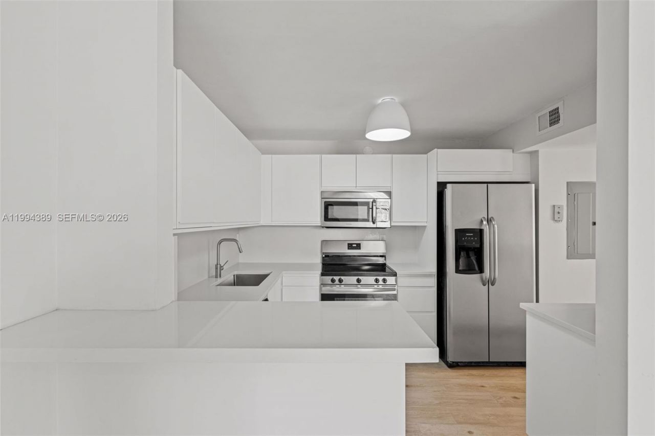 5845 Collins Ave, Unit 101, Miami Beach, FL 33140 Photo