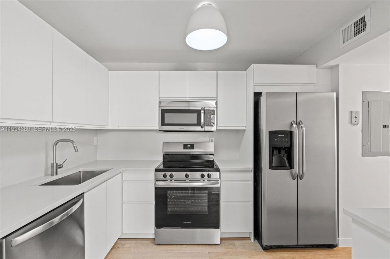 5845 Collins Ave, Unit 101, Miami Beach, FL 33140 Photo