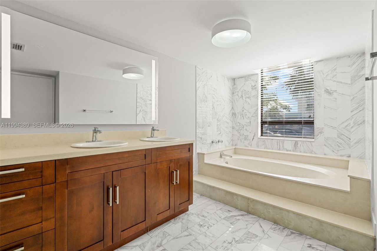 5845 Collins Ave, Unit 101, Miami Beach, FL 33140 Photo