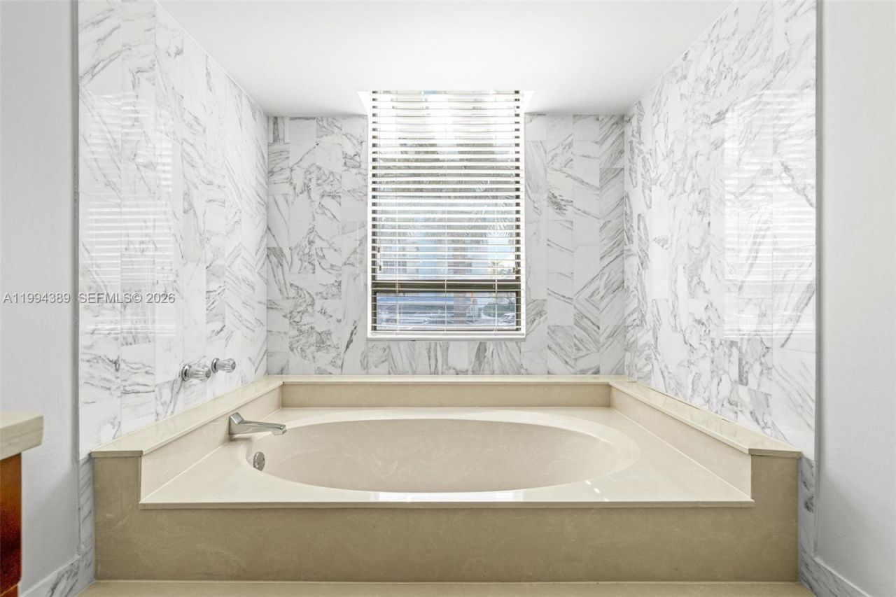 5845 Collins Ave, Unit 101, Miami Beach, FL 33140 Photo