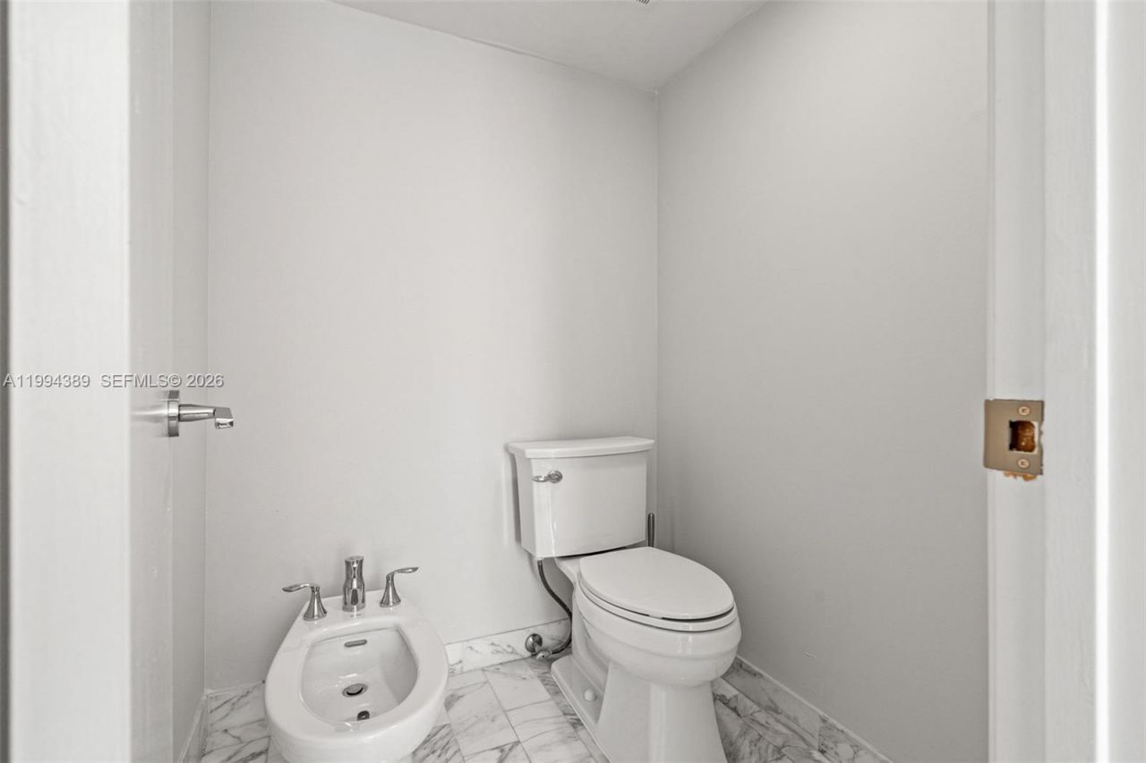 5845 Collins Ave, Unit 101, Miami Beach, FL 33140 Photo