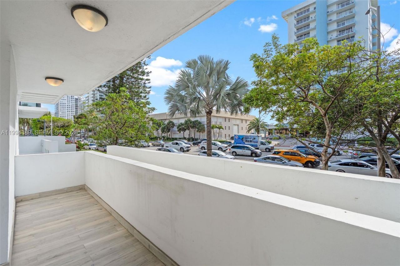 5845 Collins Ave, Unit 101, Miami Beach, FL 33140 Photo