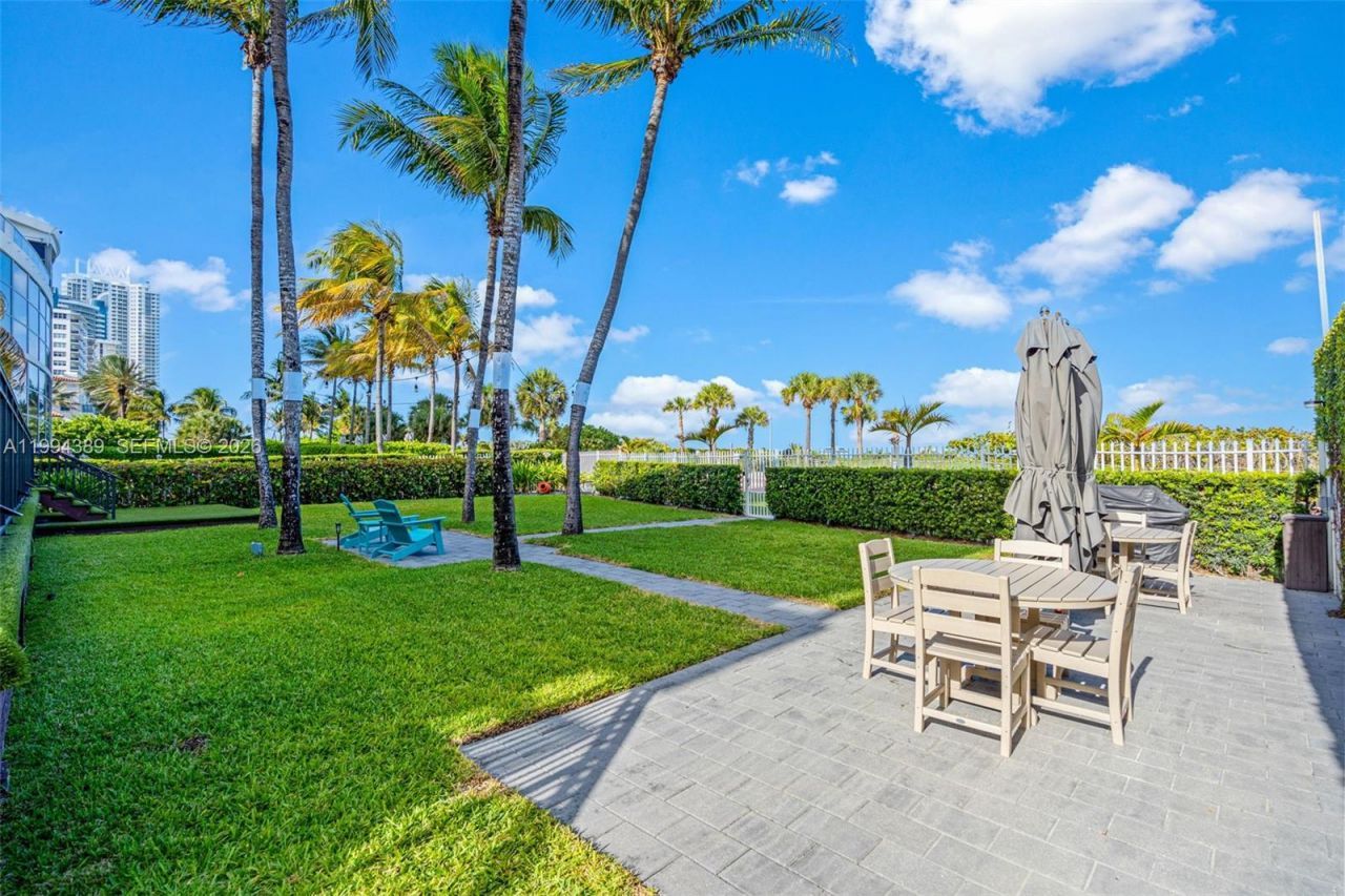 5845 Collins Ave, Unit 101, Miami Beach, FL 33140 Photo