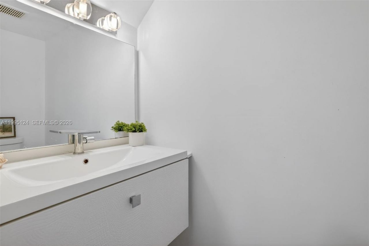 1953 NE 15th Ave, Unit 1953, Fort Lauderdale, FL 33305 Photo